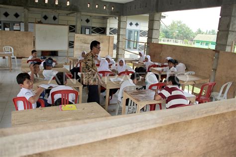 Sekolah Darurat Antara Foto