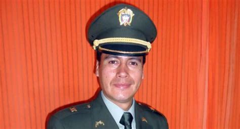 El policía gay que esperó 8 años para ponerse el uniforme MUNDO EL