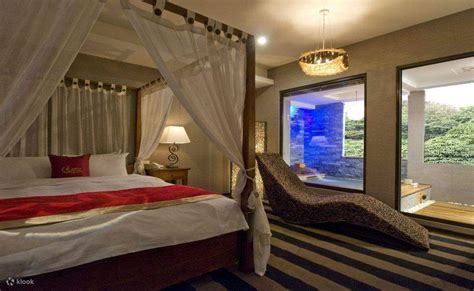 Jindu Boutique Hot Spring Hotel Scenic Hot Spring Suite Scenic Hot Spring Room Bathing