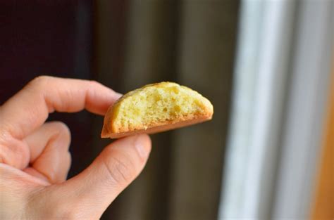 Playing with Flour: Chinese almond cookies