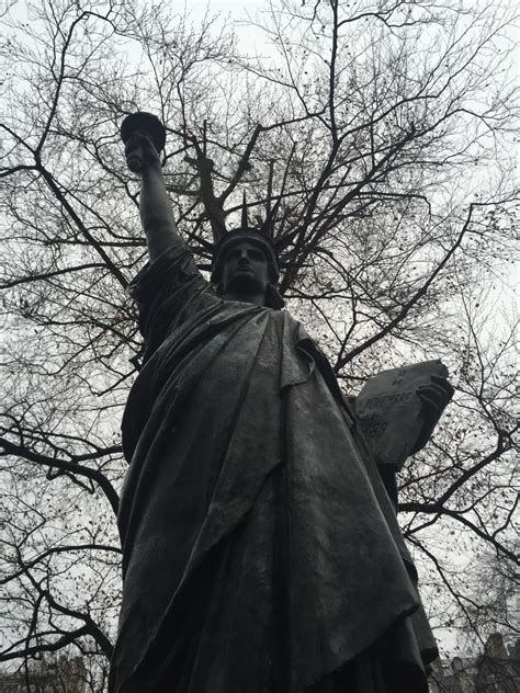 Безплатна снимка : дърво, зима, Черно и бяло, цвете, паметник, статуя ...