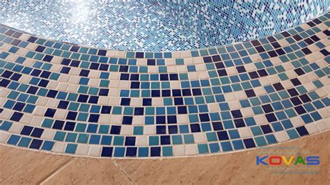 Отделка бассейна мозаикой по технологии укладки стен