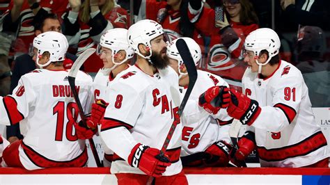 Lnh Brent Burns S Illustre Dans Le Gain Des Hurricanes Sur Les