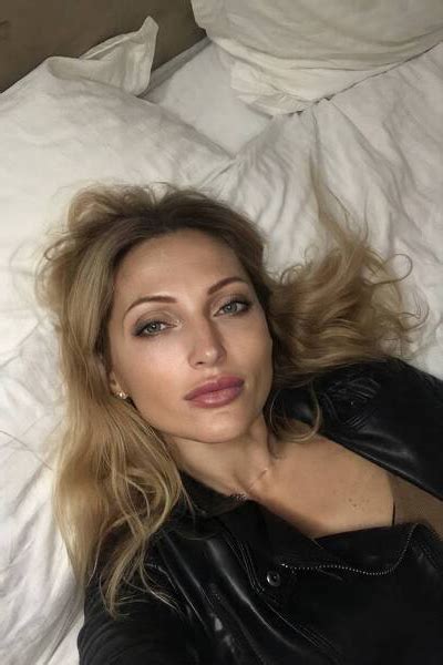 Dazzling Julia 46 Y O From Kyiv Ukraine With Blonde Hair VeronikaLove