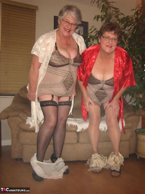 Amateur Oma Girdle Goddess Eine Andere Nan Modell Passenden Dessous In Nylons CoedCherry