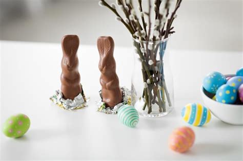 Premium Photo Pussy Willow Easter Eggs And Chocolate Bunnies