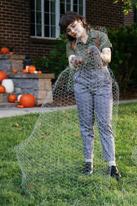 Diy Chicken Wire Ghosts For Halloween Hgtv