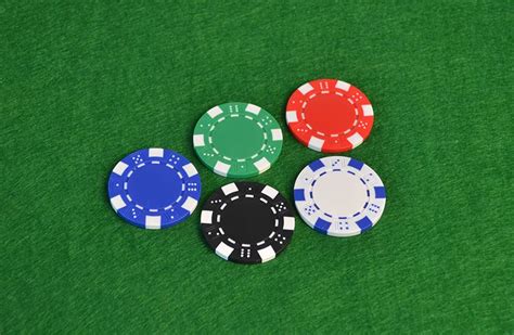 Покер фишка: Фишки для покера с номиналом и без номинала