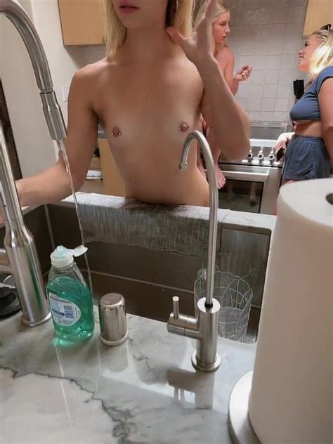 You Know Youre Naked Too Much When Your Friends Dont Even Respond