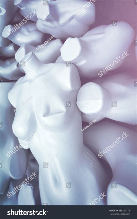 Naked Male Female Mannequins Shop Window Stock Photo Edit Now 588292778