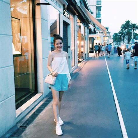 Cận cảnh những kỳ nghỉ hè sang chảnh của hot girl Việt