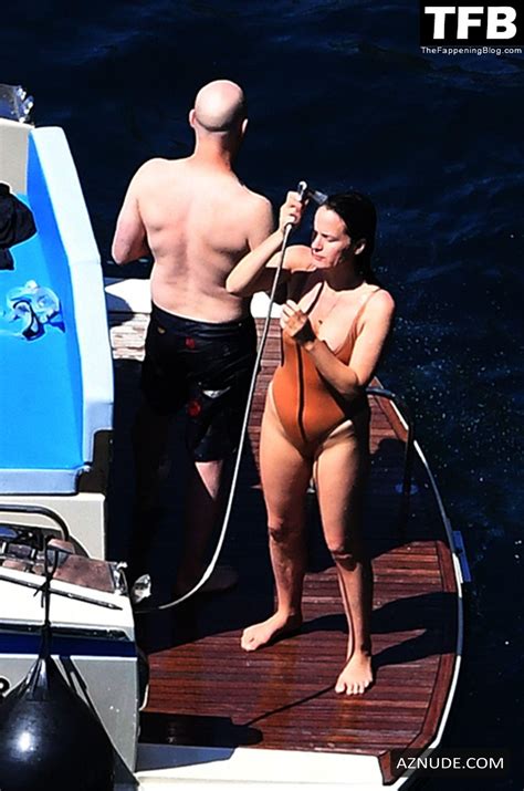 Elizabeth Reaser Sexy Seen Flaunting Her Hot Bikini Body On A Boat In Positano Aznude