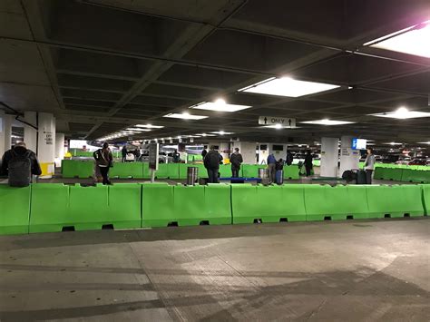 Jersey Barriers Speed Up Uber-Lyft Loading at the Airport 1