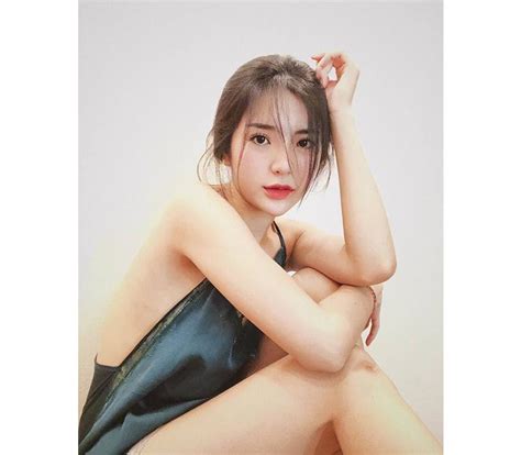 Sở hữu vòng một bốc lửa cô nàng hot girl cứ hở bạo là dân mạng lại like ầm ầm