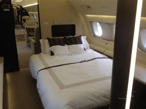 Oo Ngi 2013 Embraer Lineage 1000e On