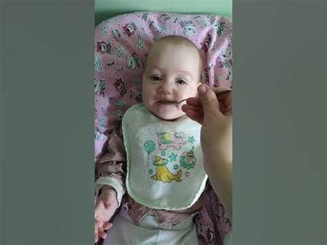 Прикорм-цветная капуста!Малышке понравилось - YouTube