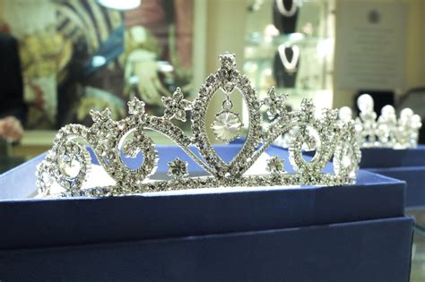 Buckingham Palace T Shop Guide And Princess Souvenirs