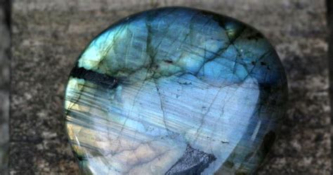 Dans Cet Article Histoire Provenance Et Types Et De Labradorites D