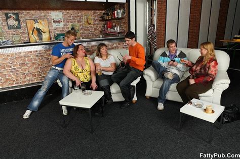 Come To The BBW Party At The Bar And See Golden BBW Picture