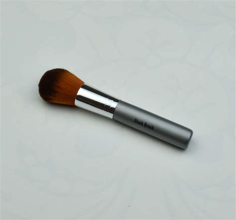 Кисть для румян Blush Brush silver. Кисти для лица