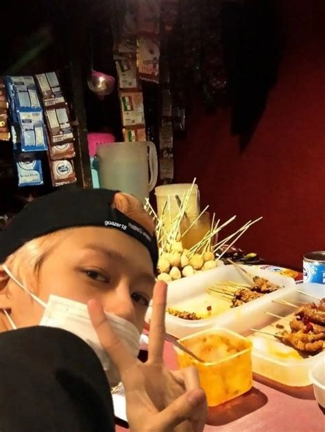 Editan Foto Idol K Pop Saat Jadi Penjaga Warung Kocak Banget Hot Liputan