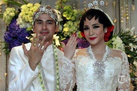 Ketawain Raffi Ahmad Yang Lenggak Lenggok Di Catwalk Luar Negeri