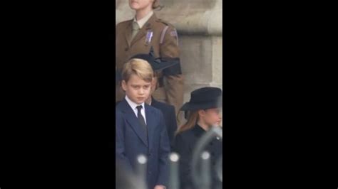 Most poignant moments after Queen Elizabeth’s death | The Courier Mail