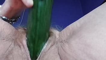 Oma Neukt Harige Kut En Kont Met Komkommer Xvideos