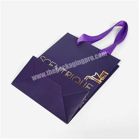 Customized Kraft Paper Bag Exquisite UV Hot Stamping Foil Portable Custom Packaging Bag