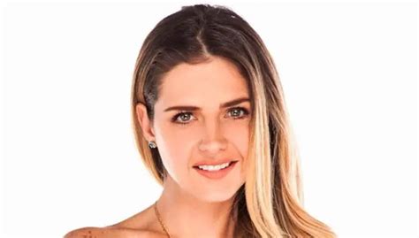 Patricia Schwarzgruber sorprendió a sus fanáticos con un bikini playero
