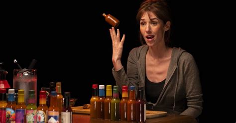 Hot Ones Doria Tillier termine littéralement au sol Emission du 02 déc 2024 en streaming