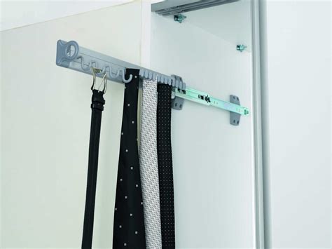 Выдвижная вешалка для галстуков и ремней