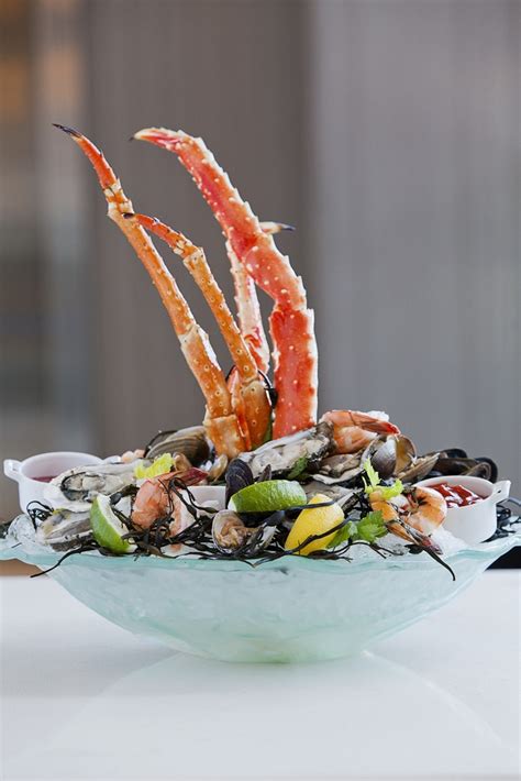 Luxury Accommodations near Superdome - Hyatt Regency New Orleans