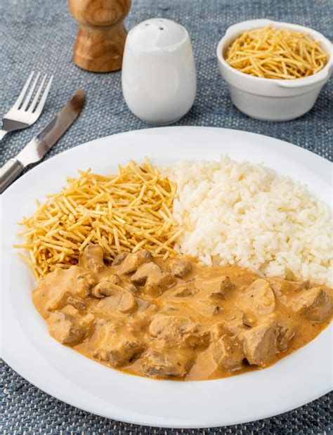 Strogonoff De Carne Simples E Facil - Strogonoff de Carne Fácil - Amando Cozinhar