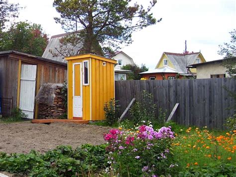 Как чистить дачный туалет + видео