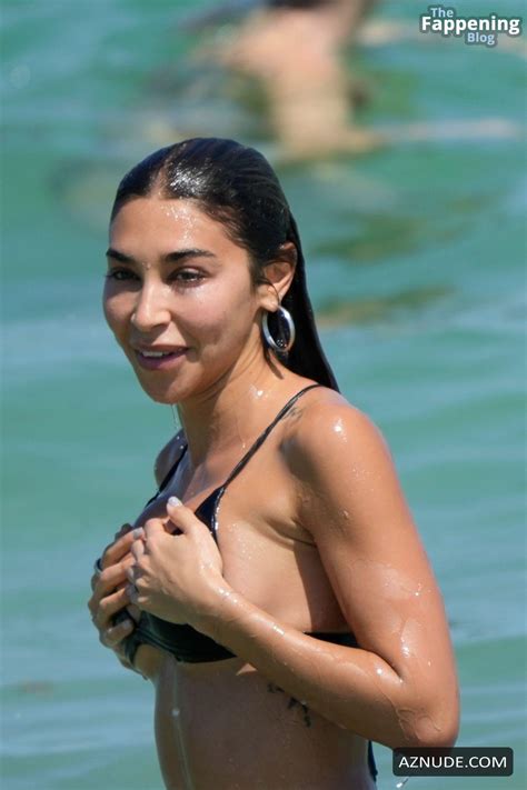 Chantel Jeffries Sexy Spotted Showing Off Her Sizzling Body Wearing A Stunning Black Bikini At