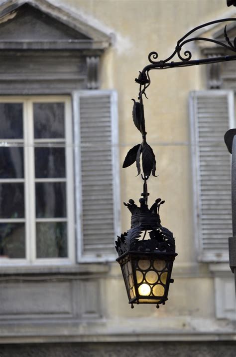 Светильник, Флоренция #уличныефонари #архитектура | Street lamp, Lamp ...