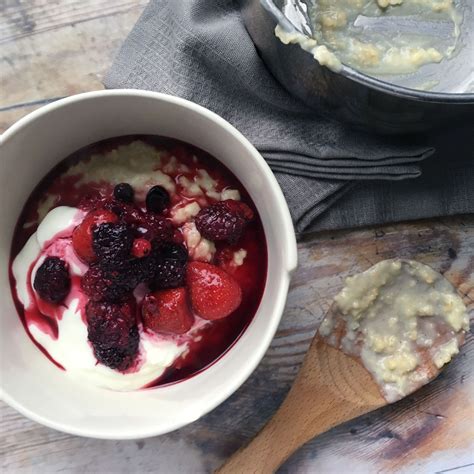 Frozen Berry Porridge With Maple Syrup