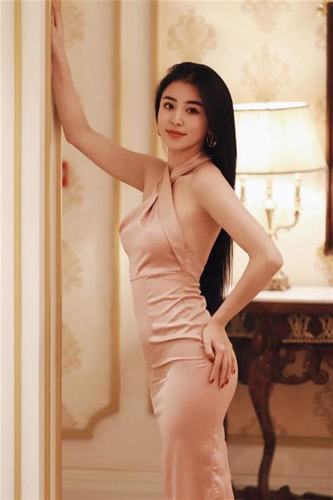 Không nhận ra hot girl bánh tráng trộn Đà Lạt sau 9 năm nổi tiếng