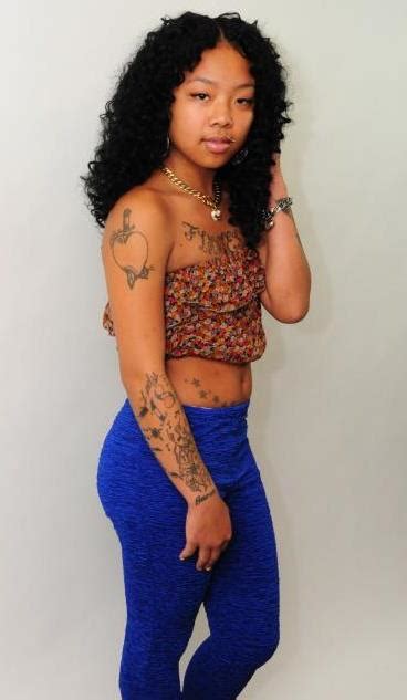 Hot Sexy Yaya Flawless Bikini Pics