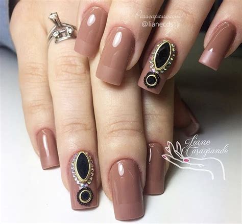 UNHAS NUDE é sempre tendência para variar o esmalte