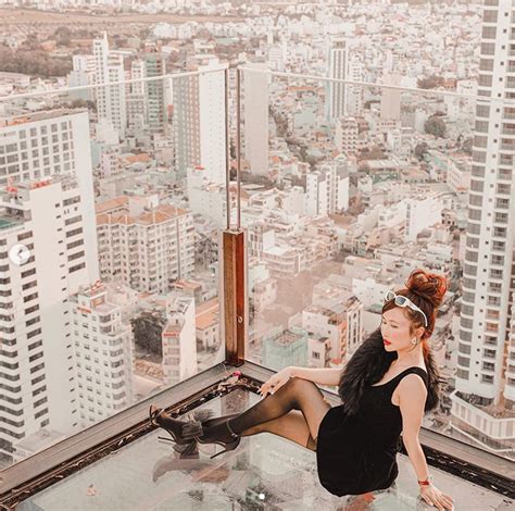 Bà xã đại gia Minh Nhựa khoe ảnh bikini nóng bỏng trên biển