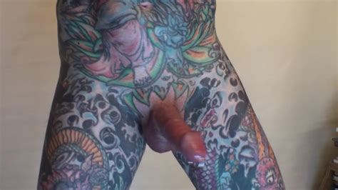 タトゥーだらけのマレストリッパーリーハーパーピノメンが熱い男性オナニーショーに出演することに Pornhub Gay