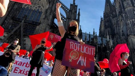 Prostituierten Demo Gegen Corona Auflagen Rotlicht An Fordern Sex