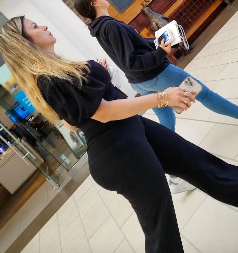 Fine Ass Latina Mami Spandex Leggings Yoga Pants Forum