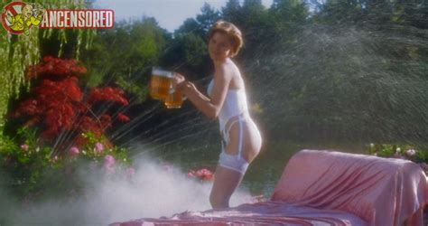 Naked Julie Bowen In Happy Gilmore