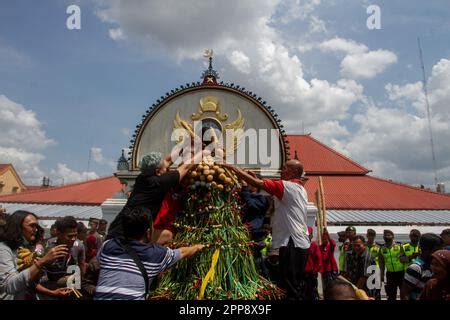 Yogyakarta Indon Sie Nd Avril Les Gens Se Bousculent Pour