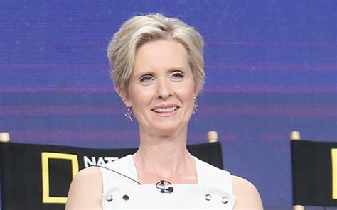 Atriz de Sex and the City causa polêmica ao dizer que pessoas desesperadas que roubam lojas