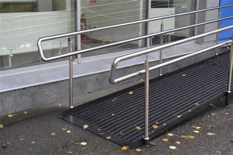 Разновидности и особенности пандусов для инвалидов