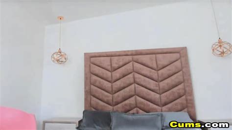 Sexy Babe Loves Pleasuring Her Clit